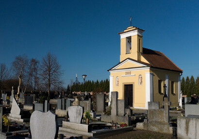 Kaple sv. Rocha, Šebestiána a Rosálie z let 1849-1851 na milotickém hřbitově. | © František Sysel