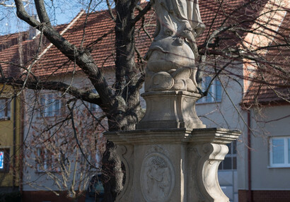 Socha Neposkvrněného početí Panny Marie z období kolem roku 1740 naproti fary. | © František Sysel