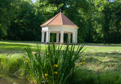 Lovecký pavilon z roku 1766 v bažantnici. | © František Sysel